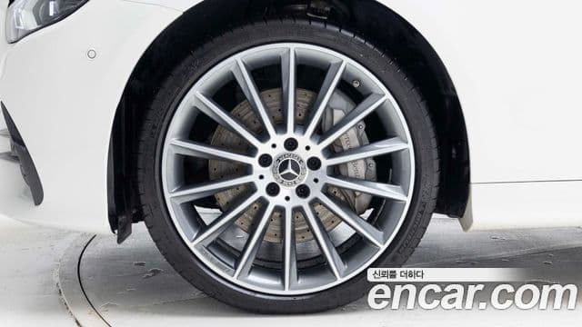 Mercedes-Benz E-Class 2021 — ფოტო 4/20