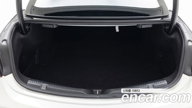 Mercedes-Benz E-Class 2021 — ფოტო 11/20