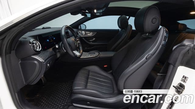 Mercedes-Benz E-Class 2021 — ფოტო 14/20