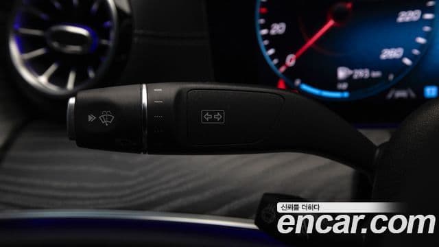 Mercedes-Benz E-Class 2021 — ფოტო 18/20