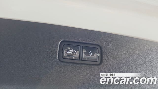 Genesis GV80 2023 — Photo 34/35