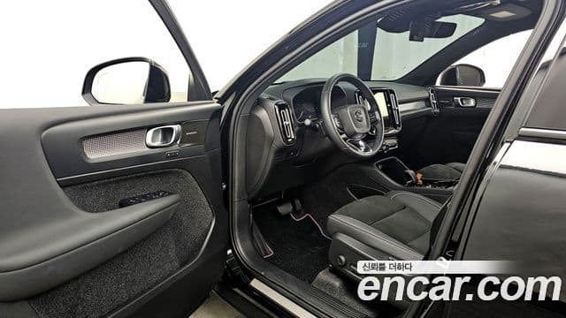 Volvo XC40 2025 — Şəkil 7/20