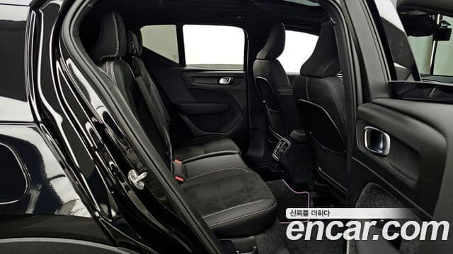 Volvo XC40 2025 — Şəkil 9/20