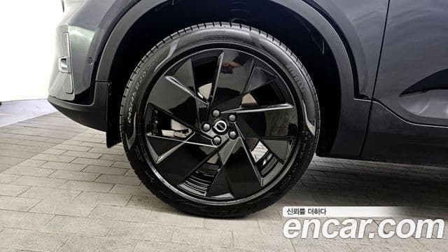Volvo XC40 2025 — Şəkil 19/20