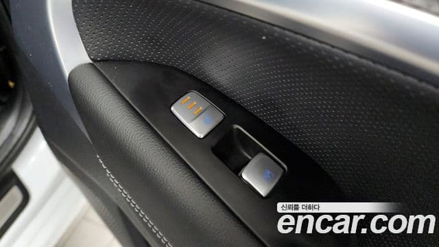 Genesis G70 2022 — ფოტო 19/20