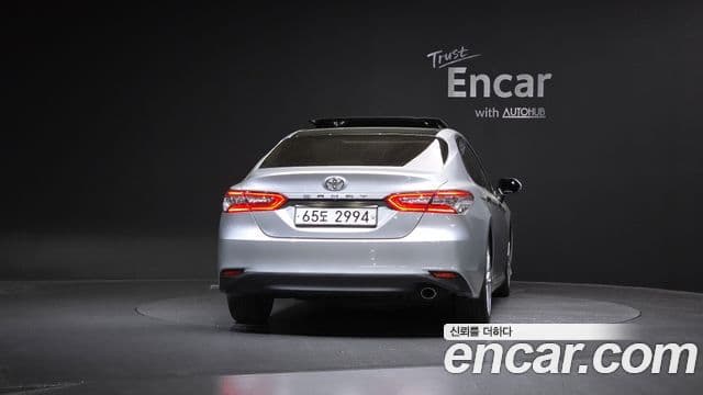 Toyota Camry 2018 — ფოტო 4/20