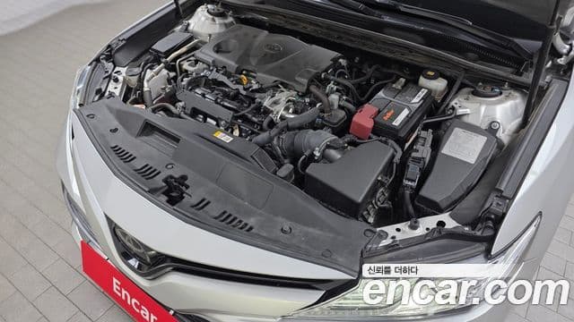 Toyota Camry 2018 — ფოტო 6/20