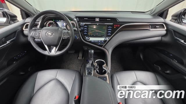 Toyota Camry 2018 — ფოტო 7/20