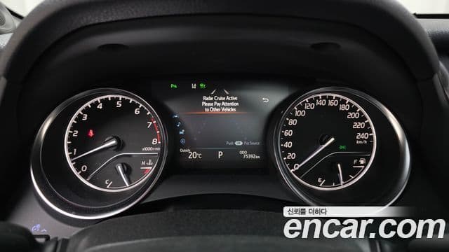 Toyota Camry 2018 — ფოტო 8/20