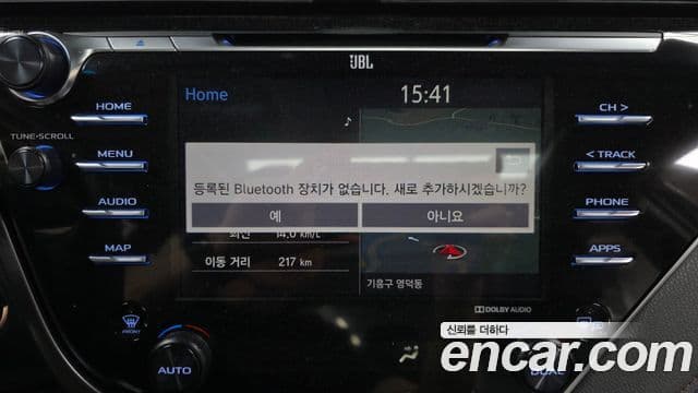 Toyota Camry 2018 — ფოტო 16/20