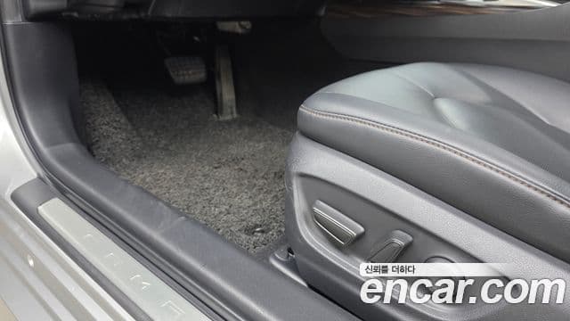 Toyota Camry 2018 — ფოტო 17/20