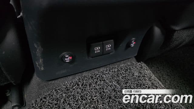 Toyota Camry 2018 — ფოტო 18/20