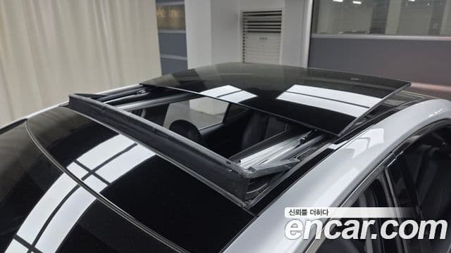 Toyota Camry 2018 — ფოტო 19/20