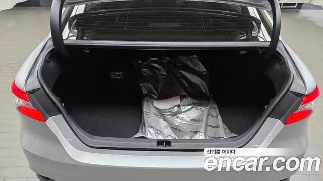 Toyota Camry 2018 — ფოტო 20/20