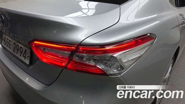 Toyota Camry 2018 — Photo 16/30