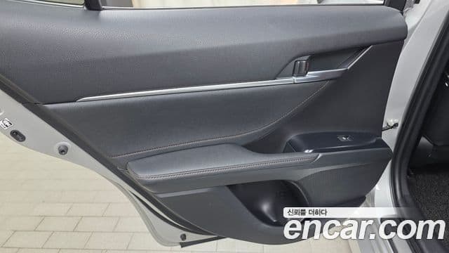 Toyota Camry 2018 — Photo 17/30
