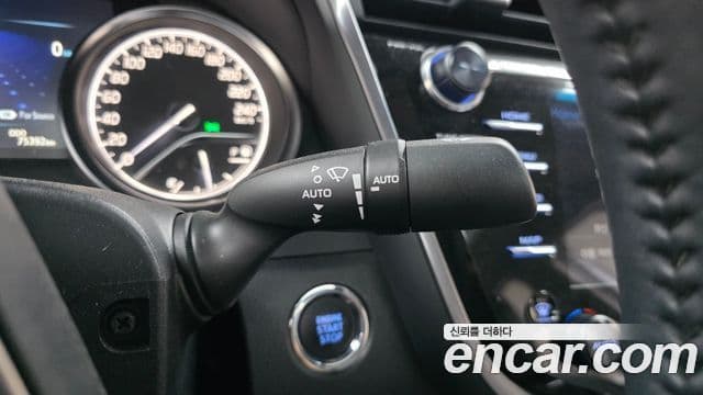 Toyota Camry 2018 — Photo 6/30