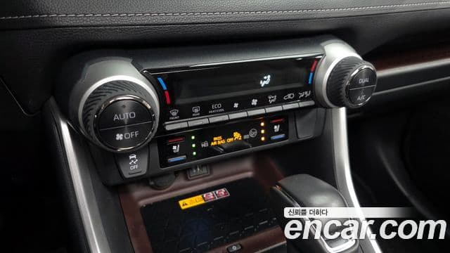 Toyota RAV4 2024 — Şəkil 16/20