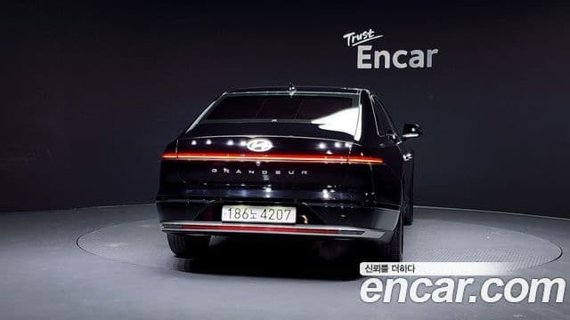 Hyundai Grandeur Hybrid 2023 — ფოტო 11/20
