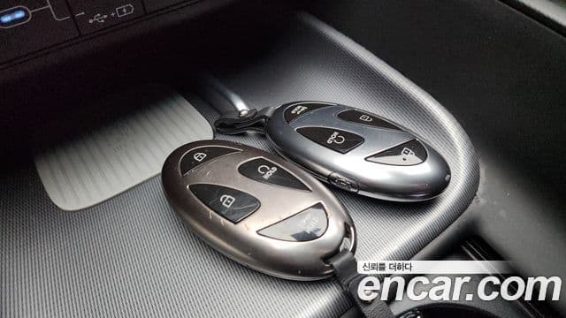 Hyundai Grandeur Hybrid 2023 — ფოტო 9/20