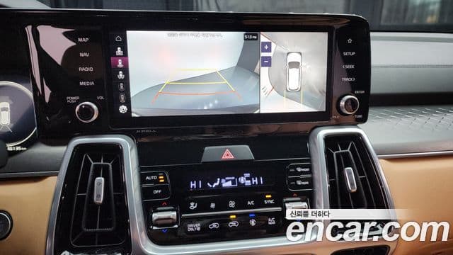 Kia Sorento 2023 — ფოტო 15/20