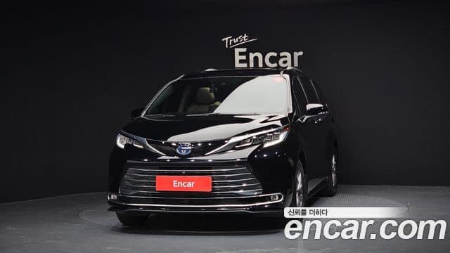 Toyota Sienna 2023 — ფოტო 3/20