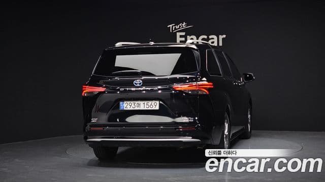 Toyota Sienna 2023 — ფოტო 4/20