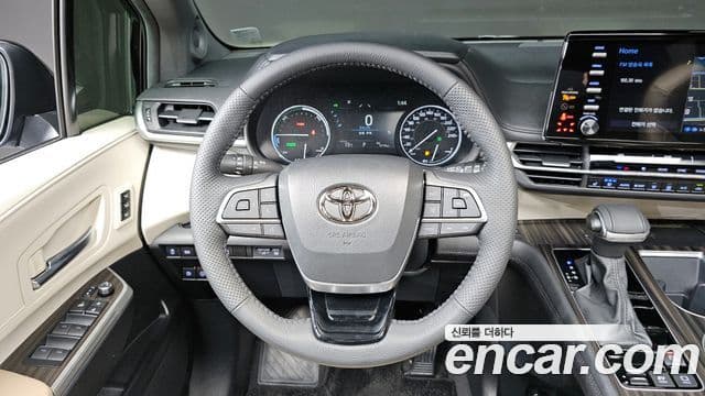 Toyota Sienna 2023 — ფოტო 13/20