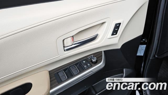 Toyota Sienna 2023 — ფოტო 18/20