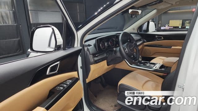 Kia Carnival 2022 — Фото 8/20