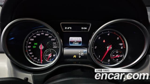 Mercedes-Benz GLE-Class 2018 — Şəkil 8/20