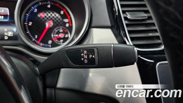 Mercedes-Benz GLE-Class 2018 — Şəkil 9/20