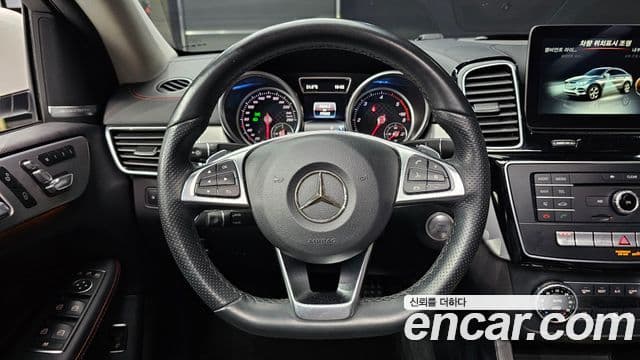 Mercedes-Benz GLE-Class 2018 — Şəkil 12/20