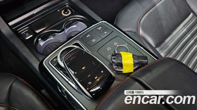 Mercedes-Benz GLE-Class 2018 — Şəkil 17/20