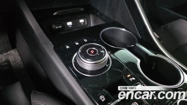 Kia K5 2023 — ფოტო 8/20