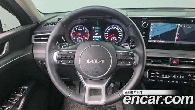 Kia K5 2023 — ფოტო 14/20