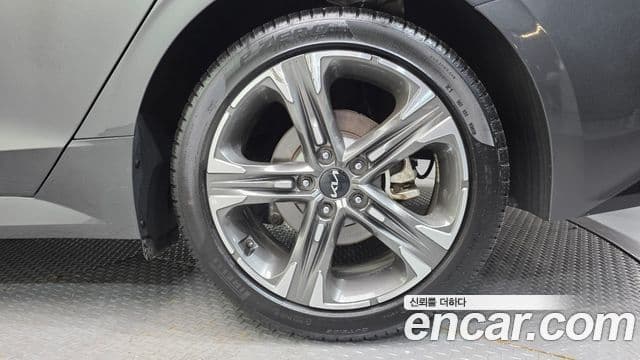 Kia K5 2023 — Photo 17/30