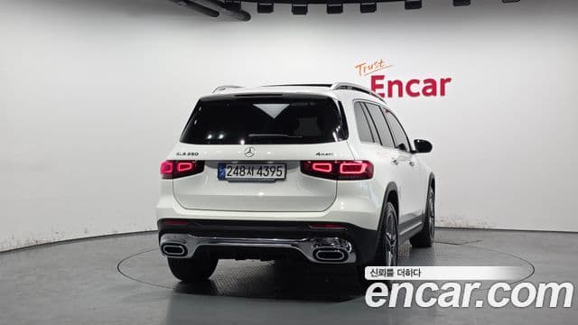 Mercedes-Benz GLB-Class 2023 — Şəkil 4/20