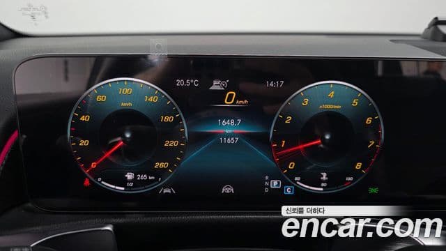 Mercedes-Benz GLB-Class 2023 — Şəkil 8/20