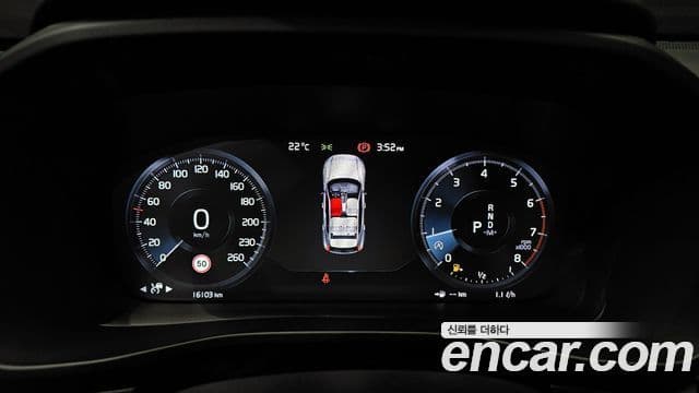 Volvo XC40 2019 — Şəkil 8/20