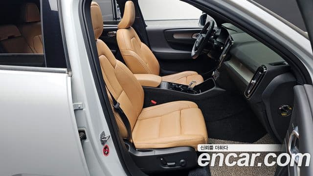 Volvo XC40 2019 — Şəkil 10/20