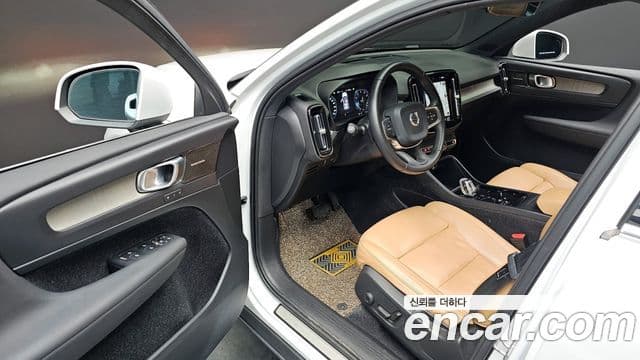 Volvo XC40 2019 — Şəkil 11/20