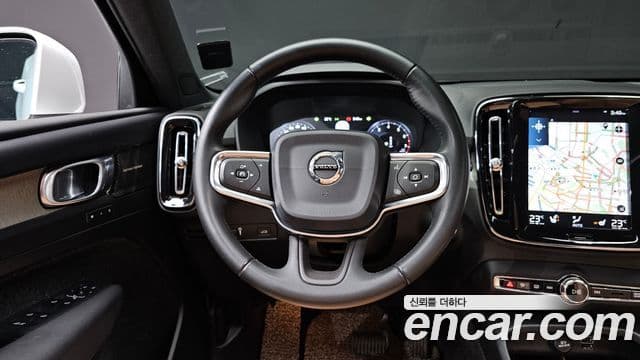 Volvo XC40 2019 — Şəkil 12/20