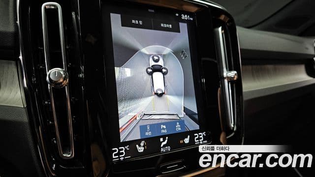 Volvo XC40 2019 — Şəkil 14/20