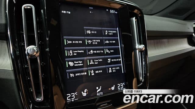 Volvo XC40 2019 — Şəkil 15/20