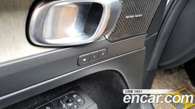 Volvo XC40 2019 — Şəkil 16/20