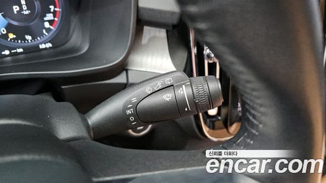 Volvo XC40 2019 — Şəkil 17/20