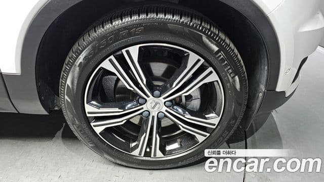 Volvo XC40 2019 — Photo 25/30