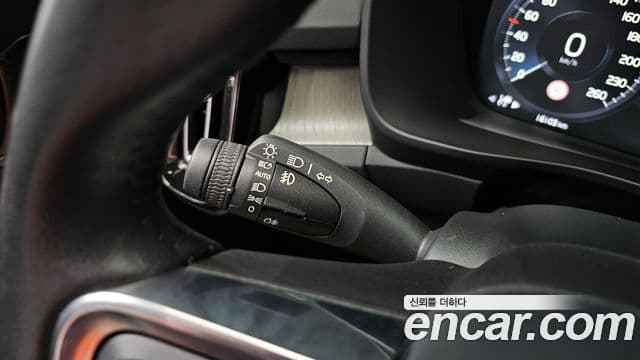 Volvo XC40 2019 — Photo 29/30