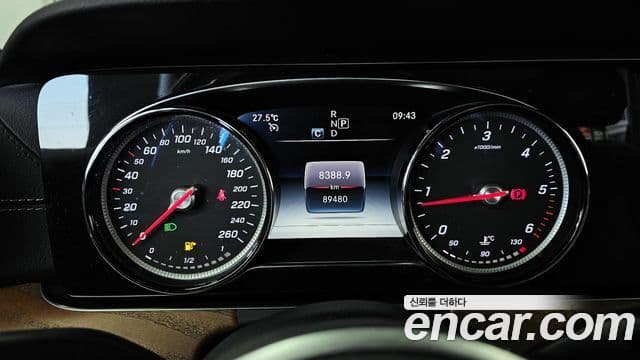 Mercedes-Benz E-Class 2019 — Şəkil 8/20